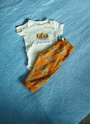 Set body, marke: Disney Baby, zustand: Gut, größe: 12-18 Monate / 80, 1,00 €, 1,75 € inklusive Vinted-Käuferschutz