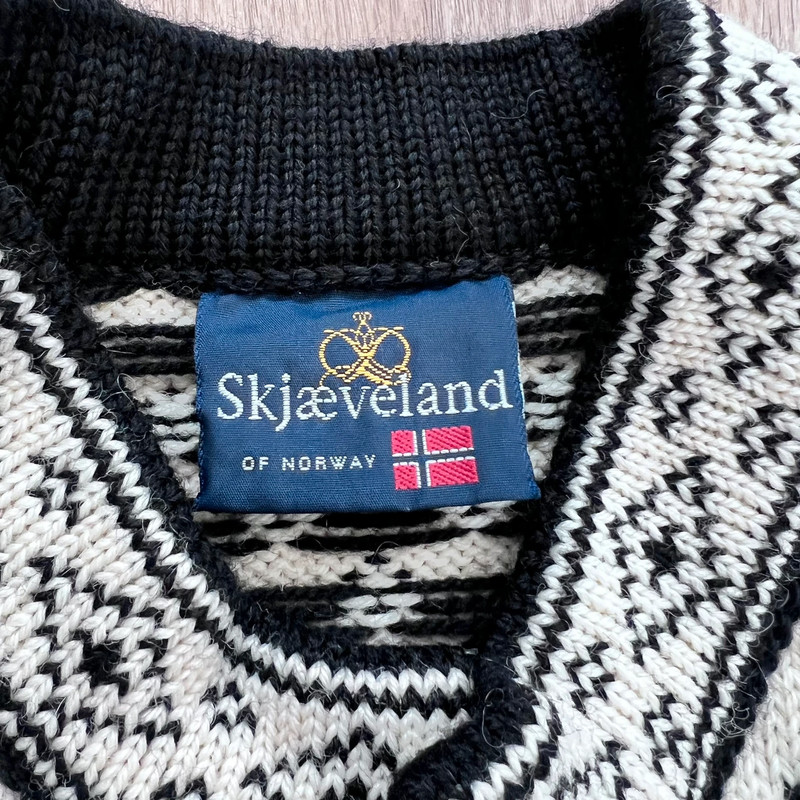 Skjaeveland Norwegian Pure New Wool Knit Cardigan Sweater White Black Bear M/L 3