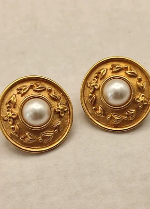 Vintage 1980s 90s Matte Gold Metal and Faux Pearl Clip On Earrings Heavy, brand: Vintage Boutique, condition: Very good, £9.50, £10.68 includes Buyer Protection