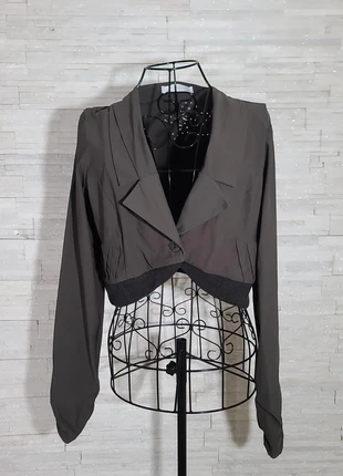 Blazer cropped gris/noir Fred Sabatier taille L (40) col revers, marque: Fred Sabatier, état: Très bon état, taille: L / 40 / 12, 27,00 €, 29,05 € Protection acheteurs incluse