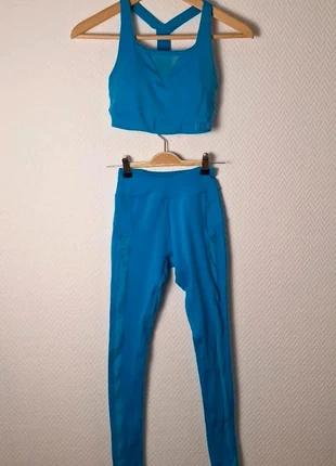 Ensemble legging + brassière coques Gymshark couleur turquoise Taille XS, brand: Gymshark, condizioni: Ottime, taglia: XS / IT 38 / EU 34, €30.00, €32.20 include la Protezione acquisti Pro