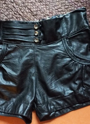 Black leather shorts cuir pelle XS, brand: Alice San Diego, condizioni: Ottime, taglia: XS / IT 38 / EU 34, €35.00, €37.45 include la Protezione acquisti