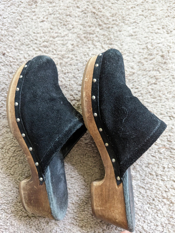 Ugg suede clogs size 7 5