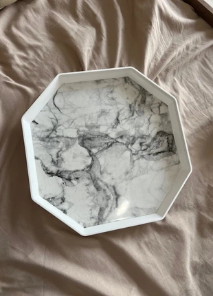 plateau en plastique effet marbre, marque: Maisons du Monde, état: Neuf sans étiquette, 2,00 €, 2,80 € Protection acheteurs incluse