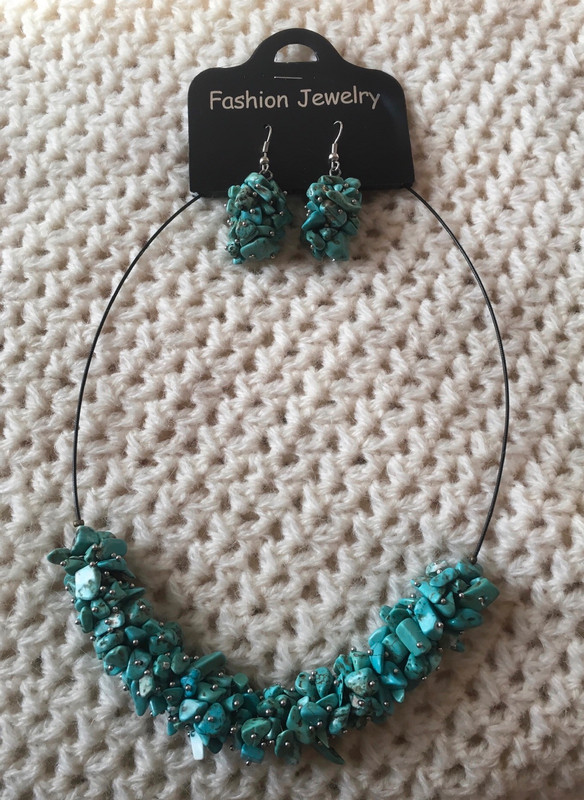 Boucles d’oreilles avec collier bleu turquoise