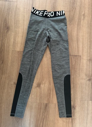 Nike Pro Leggings Größe S in grau, merk: Nike, staat: Heel goed, maat: S / 36 / 8, € 10,00, € 11,20 inclusief Kopersbescherming