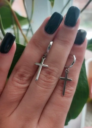 Pendientes cruz unisex , condizioni: Ottime, €9.00, €10.15 include la Protezione acquisti