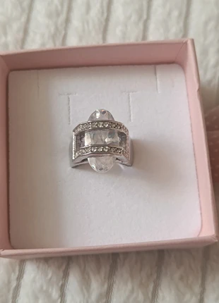 Anello in acciaio con pietre luminose, état: Très bon état, taille: 16,9 mm, 4,00 €, 4,90 € Protection acheteurs incluse