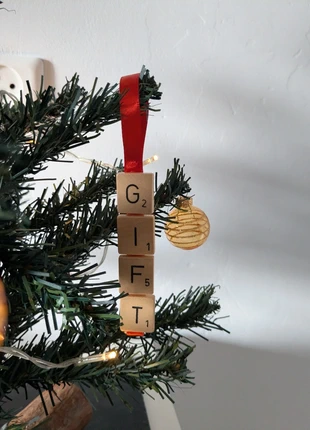 'Gift' rode kerst hanger van Scrabble letters, merk: Handgemaakt, staat: Nieuw zonder prijskaartje, € 1,50, € 2,28 inclusief Kopersbescherming
