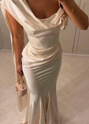 Vestido largo satinado crema – escote drapeado y corte sirena, marque: Local, état: Très bon état, taille: S / 36 / 8, 87,00 €, 92,05 € Protection acheteurs incluse