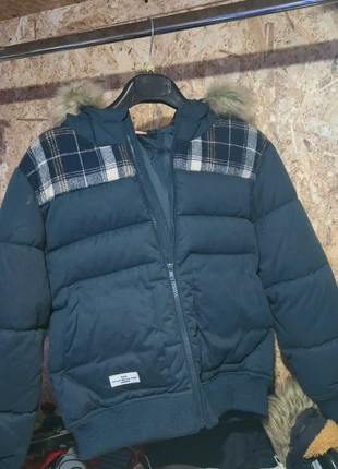 Casaco quentinho menino, marca: Tape à l'œil, estado: Muito bom, tamanho: 10 anos / 140 cm, €15.00, €16.45 inclui Proteção do Comprador