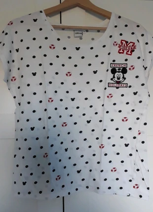 T-Shirt Mickey , marque: Disney, état: Très bon état, taille: M / 38 / 10, 4,00 €, 4,90 € Protection acheteurs incluse