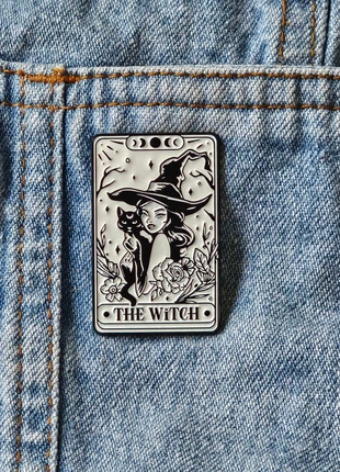 Spilla tarot card • Strega con gatto nero • The Witch • Accessorio moda alternativa, marca: Spilla Tarocchi Strega con gatto nero, estado: Muito bom, €3.90, €4.80 inclui Proteção do Comprador
