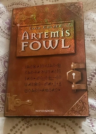 Romanzo fantasy Artemis Fowl, autore Eoin Co, estado: Muy bueno, 2,50 €, 3,33 € Protección al comprador incluida