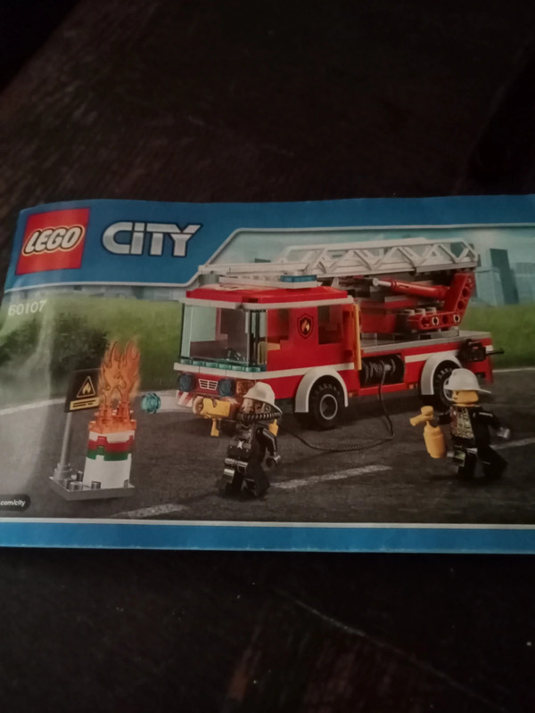LEGO City: Le camion de pompiers avec échelle (60107)