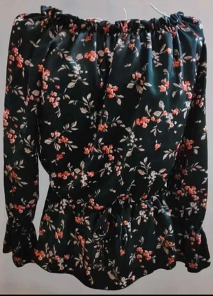 Blusa fiorata Piazza Italia. Blouse avec fleurs, marke: Piazza Italia, zustand: Neu, größe: S / 36 / 8, 13,00 €, 14,35 € inklusive Vinted-Käuferschutz