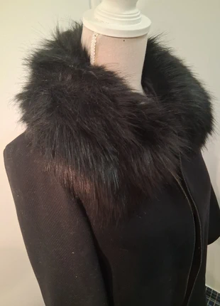 Manteau noir col en fourrure Zara, marque: Zara, état: Neuf sans étiquette, taille: M / 38 / 10, 30,00 €, 32,20 € Protection acheteurs incluse