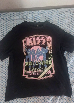 T-shirt Kiss music band, merk: H&M, staat: Heel goed, maat: XS / 34 / 6, € 5,00, € 5,95 inclusief Kopersbescherming