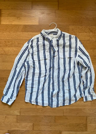Chemise blanches à rayures bleues brandy melville, marque: Brandy Melville, état: Très bon état, taille: Taille unique, 12,00 €, 13,30 € Protection acheteurs incluse