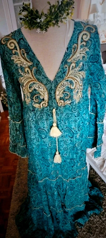 Robe bohème longue vert bleu canard avec ponpons Anisa Taille S/M (grand) Neuve - photo numéro 4
