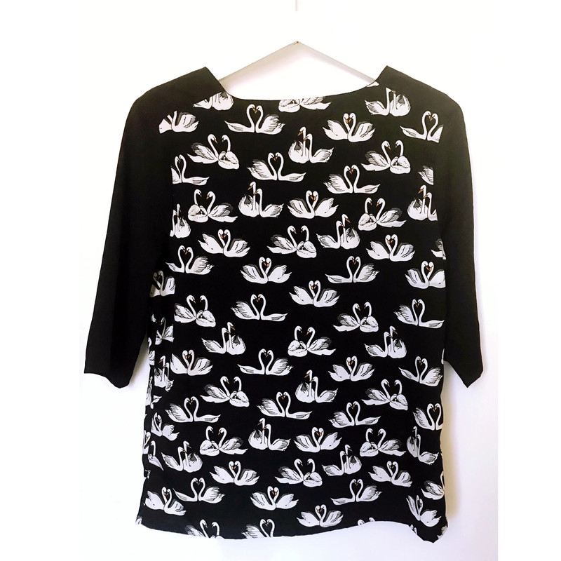 Yumi black&white Swan print blouse, Size S 2