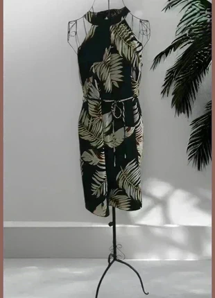 Robe noire à motifs feuilles Très bon état
Taille S Emery Rose, brand: Emery Rose, condition: Very good, size: S / 36 / 8, €3.92, €4.82 includes Buyer Protection