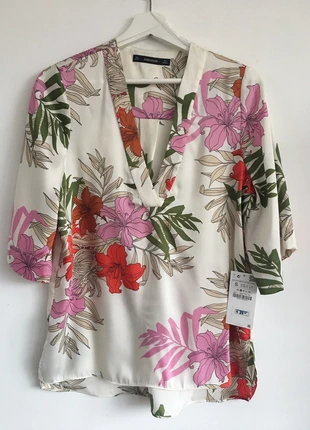 Blouse beige motifs fleurs et plantes - zara - taille s , marque: Zara, état: Neuf avec étiquette, taille: S / 36 / 8, 17,00 €, 18,55 € Protection acheteurs incluse