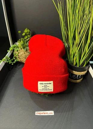 Gorro beanie rojo "Daily Reminder" con mensaje positivo, marca: Nuevo, estado: Nuevo sin etiquetas, tamaño: Talla única, 7,00 €, 8,05 € Protección al comprador incluida