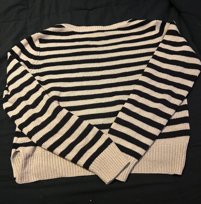 black and off white h&m divided sweater 2