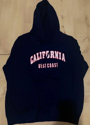 Sweat bleu California, merk: Shein, staat: Heel goed, maat: S, € 2,00, € 2,80 inclusief Kopersbescherming
