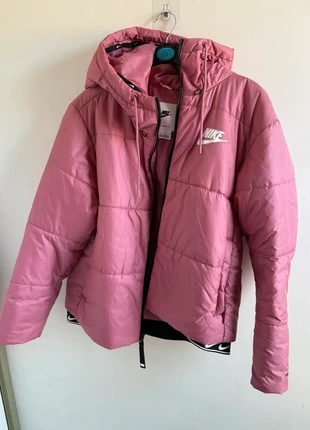 Nike winterjas, brand: Nike, condizioni: Nuovo senza cartellino, taglia: L / IT 44 / EU 40, €50.00, €53.20 include la Protezione acquisti