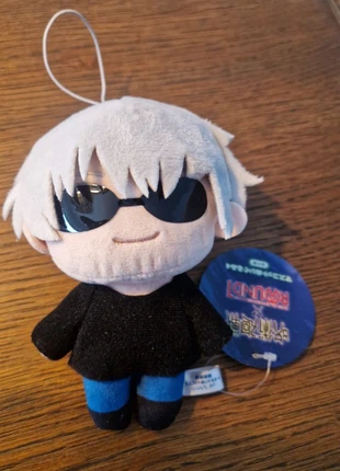 Gojo plush jujutsu kaisen, merk: Jujutsu Kaisen, staat: Nieuw met prijskaartje, maat: Prematuur, tot 44 cm, € 10,00, € 11,20 inclusief Kopersbescherming