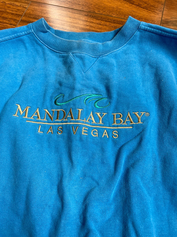 Mandalay Bay vintage sweater 3