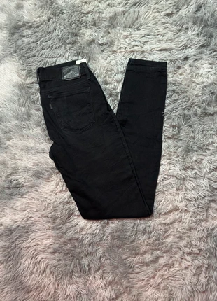 Jean Levi's 711 Skinny Noir W26 L32 Femme/Women JEA188, marque: Levi's, état: Très bon état, taille: S / 36 / 8, 22,00 €, 23,80 € Protection acheteurs (Pro) incluse