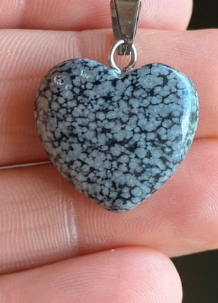 Pendentif cœur en obsidienne neigeuse, marque: sans marque, état: Neuf sans étiquette, 4,00 €, 4,90 € Protection acheteurs incluse