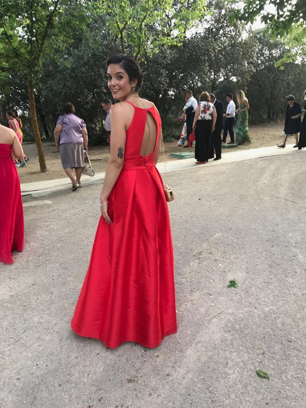 Vestido rojo espalda descubierta de Vertize Gala