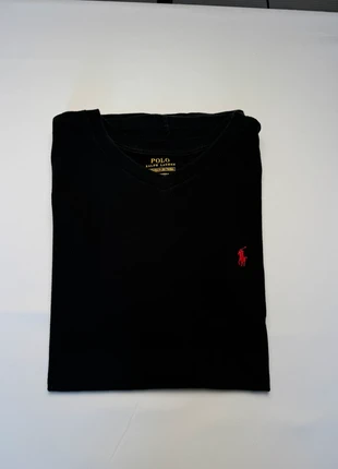T-shirt Ralph Lauren à col V – Logo brodé rouge, brand: Ralph Lauren, condition: Very good, size: M, €17.00, €18.55 includes Buyer Protection