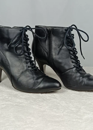 Bottines en effet cuir noir à talons aiguilles avec lacets et fermeture zippée New Look Taille 39, brand: New Look, condizioni: Buone, taglia: 39, €5.00, €5.95 include la Protezione acquisti Pro