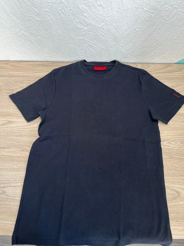 T-shirt Hugo Boss neuf – Taille S - photo numéro 3