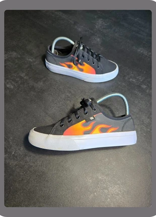 Basket DcShoes garçon noires à flammes – skate - taille 36, merk: DC, staat: Heel goed, maat: 36, € 34,99, € 37,44 inclusief Kopersbescherming