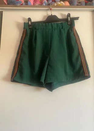 Short Bershka vert, marca: Bershka, estado: Muy bueno, tamaño: L / 40 / 12, 8,00 €, 9,10 € Protección al comprador incluida