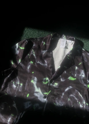 chemise manche courte noir avec flamme / fumée verte en satin, brand: Collusion, condition: New with tags, size: S / 36 / 8, €5.00, €5.95 includes Buyer Protection