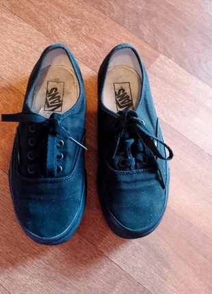 Baskets Vans noires unisexe – Taille US 7 homme / US 5.5 femme – Très bon état, marca: Vans, estado: Muito bom, tamanho: 38, €21.78, €23.57 inclui Proteção do Comprador