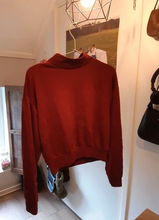 cropped truitje - rood, merk: Bershka, staat: Heel goed, maat: S / 36 / 8, € 6,00, € 7,00 inclusief Kopersbescherming