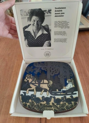 Arabia Finland jaarbord 1984, merk: Arabia Finland, staat: Nieuw met prijskaartje, € 20,00, € 21,70 inclusief Kopersbescherming