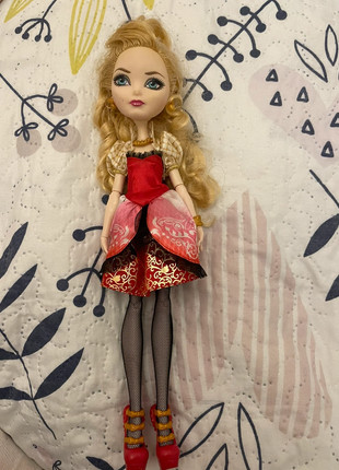 Poupée Ever after High Raven Queen - Vinted