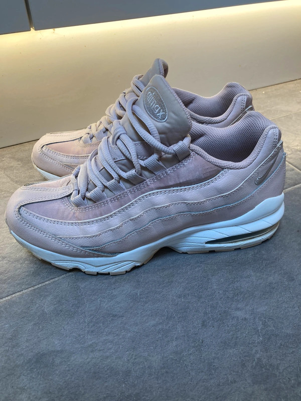 Pale pink best sale nike trainers