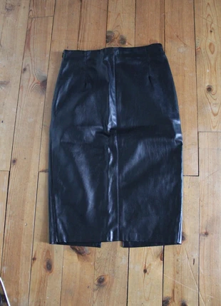 Jupe crayon en cuir noir fendue – Taille 36 (Bershka), brand: Bershka, condition: Very good, size: S / 36 / 8, €7.00, €8.05 includes Buyer Protection