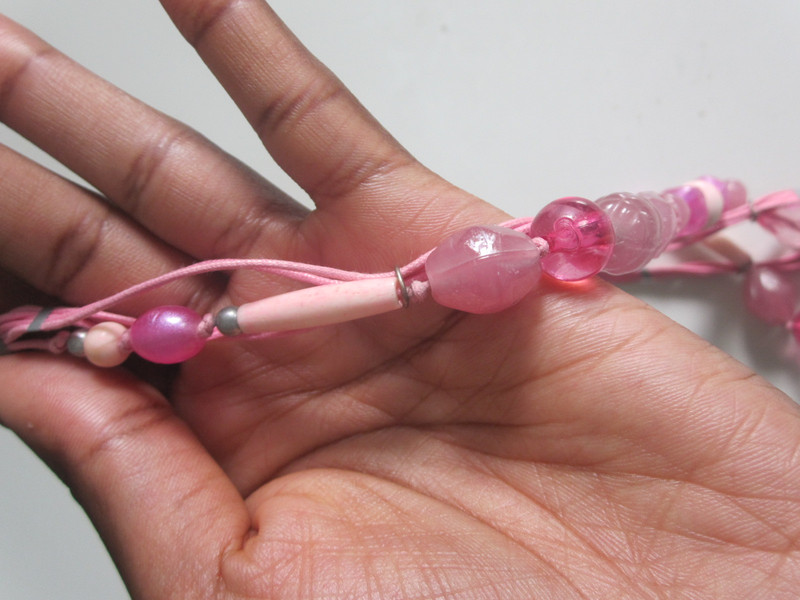 Collier fantaisie rose avec perles 3