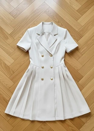 Robe costume blanche à boutons dorés taille S pour femme, brand: Milana Paris, condition: Very good, size: S / 36 / 8, €44.00, €46.90 includes Buyer Protection Pro